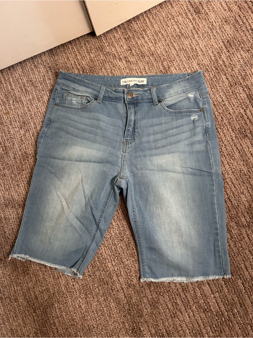 Light Wash Frayed Hem Denim Shorts